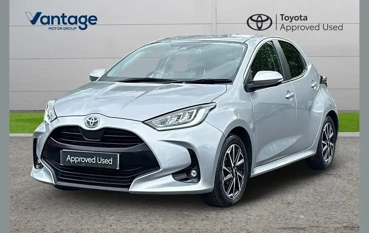 Used Toyota Yaris Design 113 HP (83 kW) 2022 Silver Hatchback