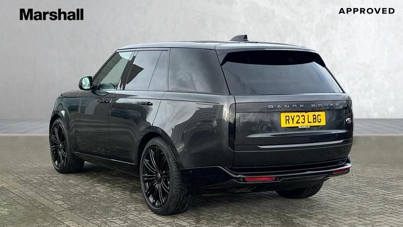 Used Land Rover Range Rover SE 300 HP (220 kW) 2023 Premium metallic  carpathian grey SUV