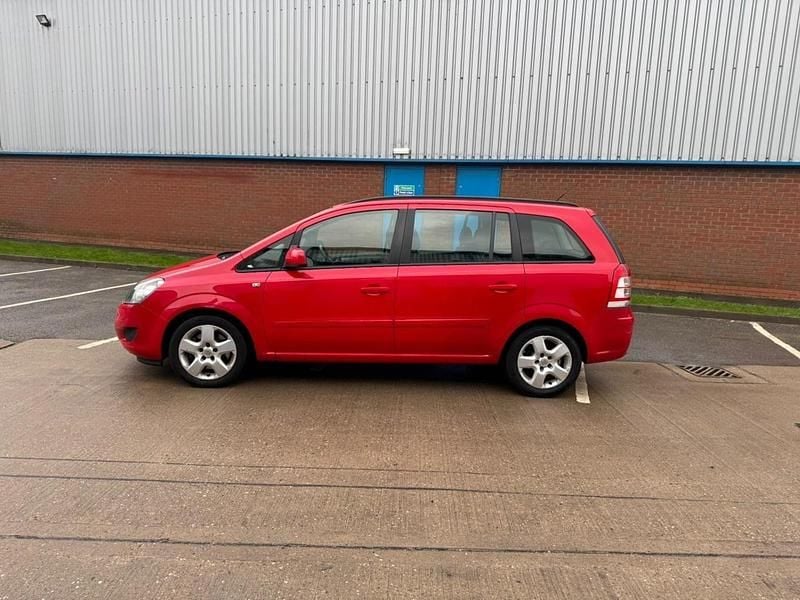 Used Vauxhall Zafira 2013 Red MPV
