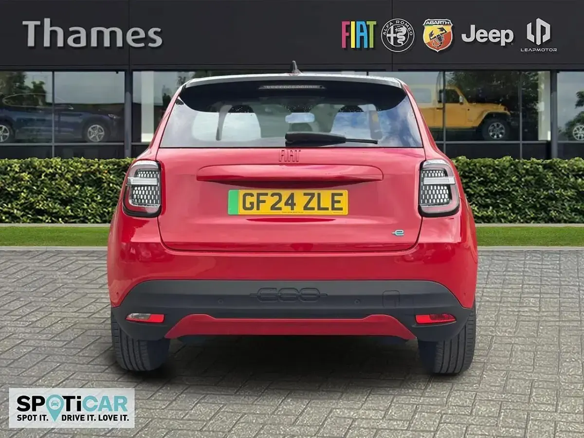 Używany Fiat 600E Red 113 kW (154 KM) 2024 Czerwony SUV