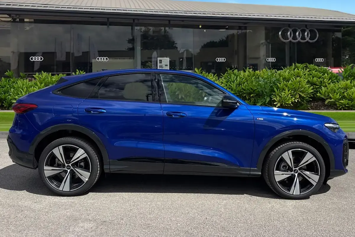 New Audi Q5 Sportback Black Edition 2026 Blue SUV