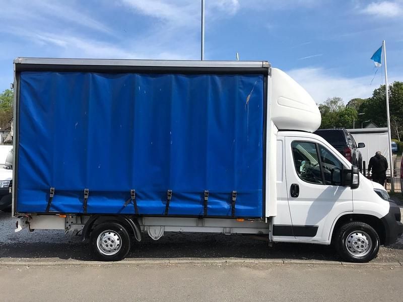 Used Peugeot Boxer Business-Line 140 HP (102 kW) 2021 White Van