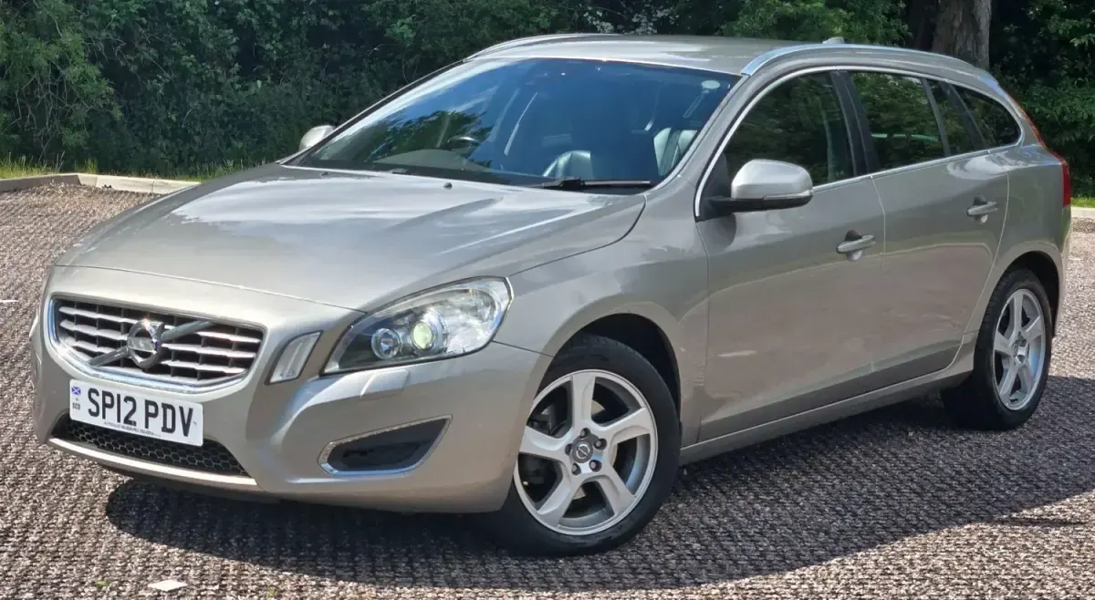 Usado Volvo V60 SE Lux 163 CV (119 kW) 2012 Dorado Familiar