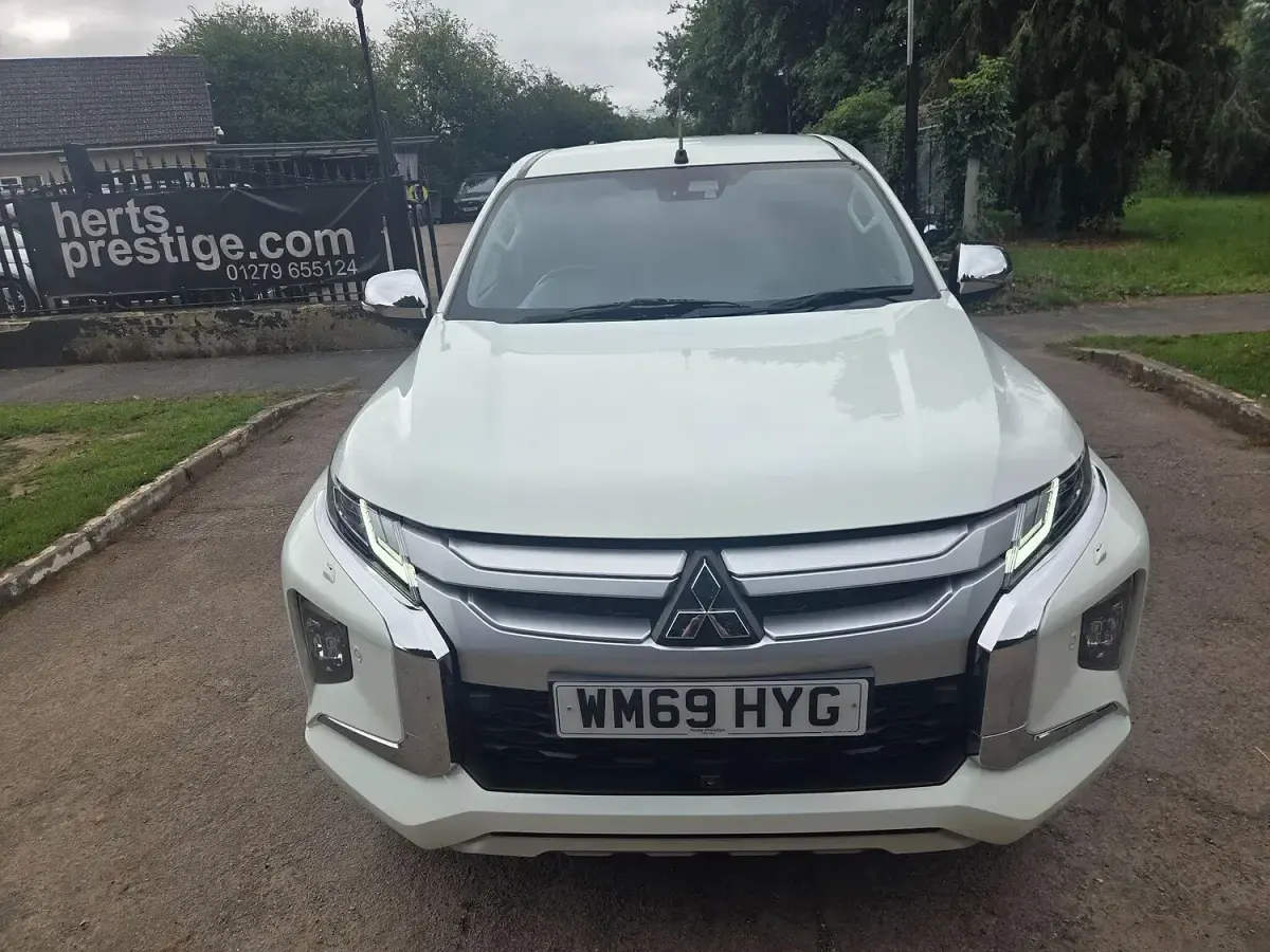 Used Mitsubishi L200 150 HP (110 kW) 2020 White Pickup