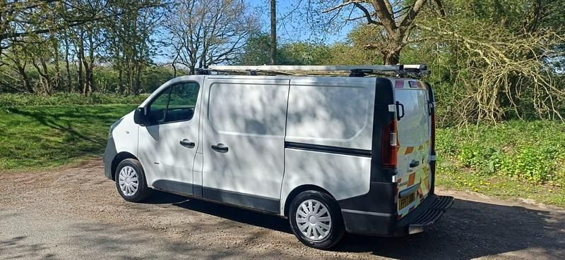 Second-hand Vauxhall Vivaro 2017 Alb
