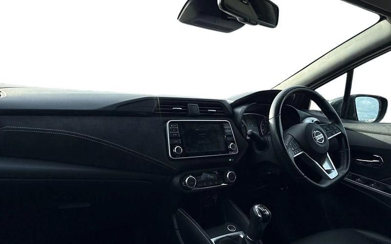 Begagnad Nissan Micra 101 HK (74 kW) 2020 Röd Halvkombi