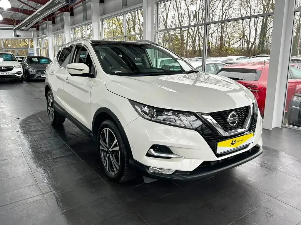 Used Nissan Qashqai N-Connecta 140 HP (102 kW) 2019 White SUV