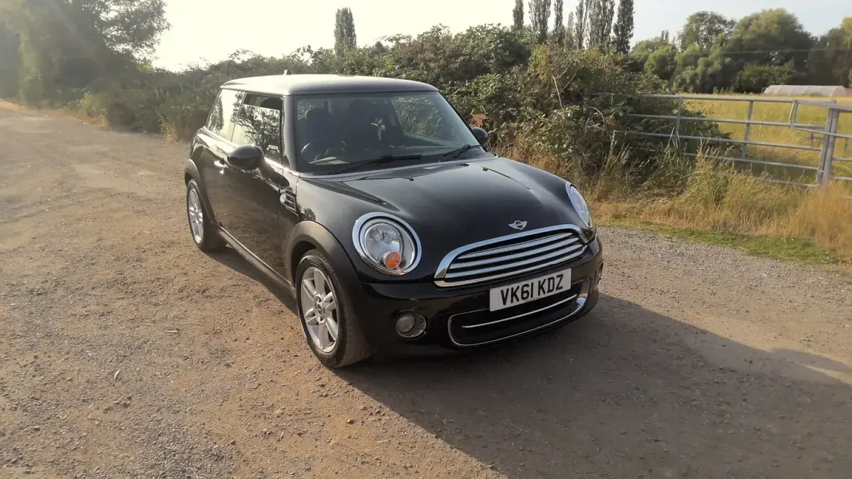 Used Mini Cooper Hatch 120 HP (88 kW) 2011 Black Hatchback