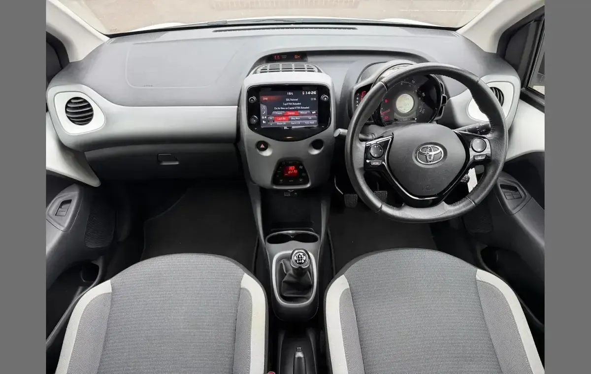 Gebraucht Toyota Aygo Trend 72 PS (52 kW) 2020 Weiß Kleinwagen