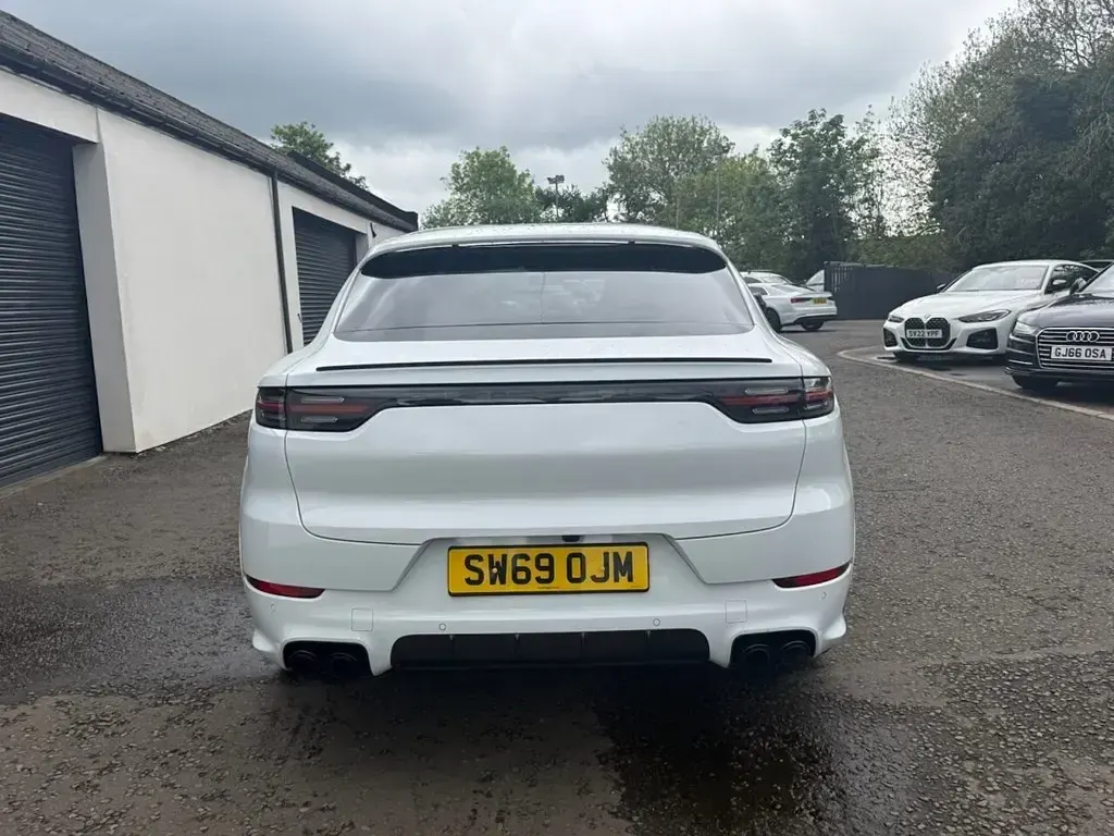 Used Porsche Cayenne 440 HP (323 kW) 2019 White SUV