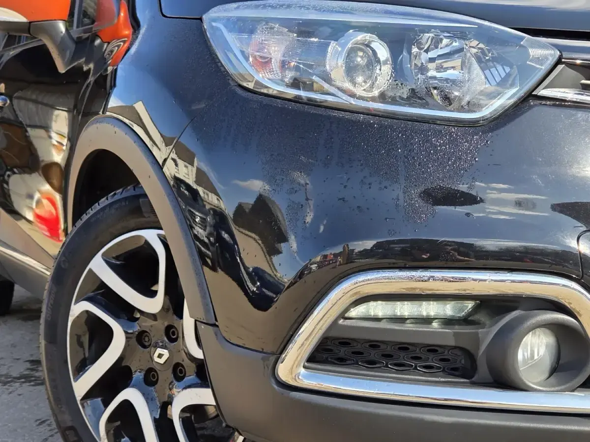 Used Renault Captur Dynamique 90 HP (66 kW) 2015 Black SUV