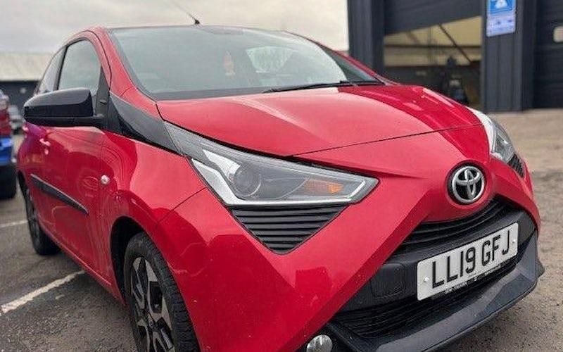 Used Toyota Aygo Trend 72 HP (52 kW) 2019 Red Hatchback