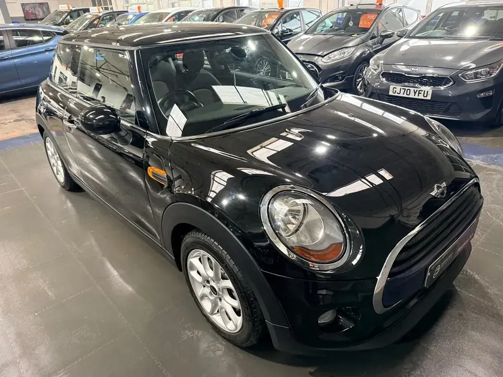 Usado Mini Cooper D Hatch 116 HP (85 kW) 2016 Preto Citadino