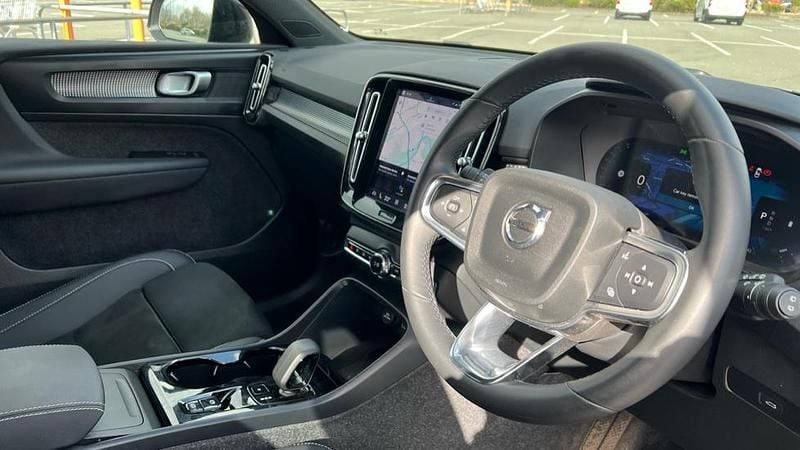 Used Volvo XC40 Plus 163 HP (119 kW) 2025 Black SUV