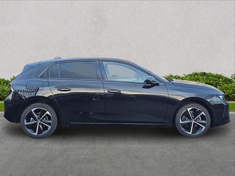 New Vauxhall Astra 130 HP (95 kW) 2025 Black Hatchback