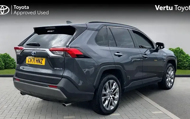 Second-hand Toyota RAV4 218 CP (160 kW) 2025 SUV