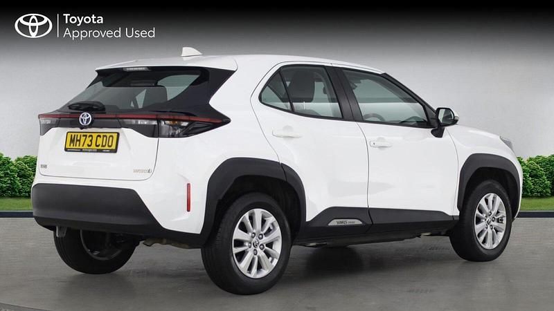 Used Toyota Yaris Hybrid 116 HP (85 kW) 2024 White