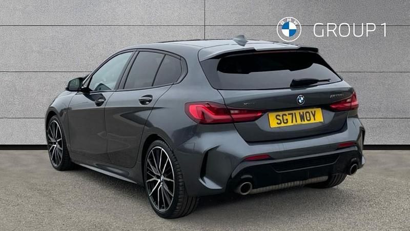 Usado BMW M135 Comfort Edition 306 CV (225 kW) 2021 Gris Utilitario
