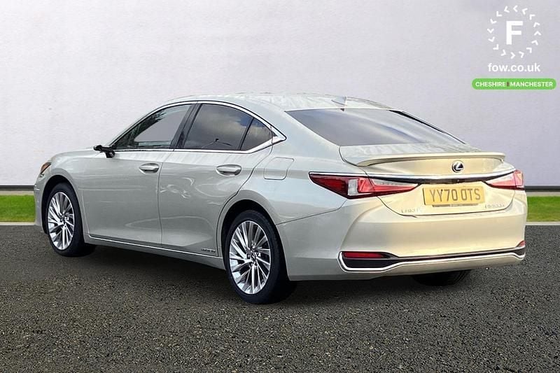 Used Lexus ES300H 218 HP (160 kW) 2021 White Sedan