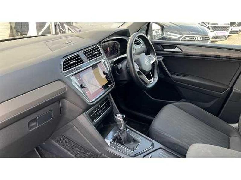 Used VW Tiguan Allspace Life 150 HP (110 kW) 2023 Platinum grey metallic SUV