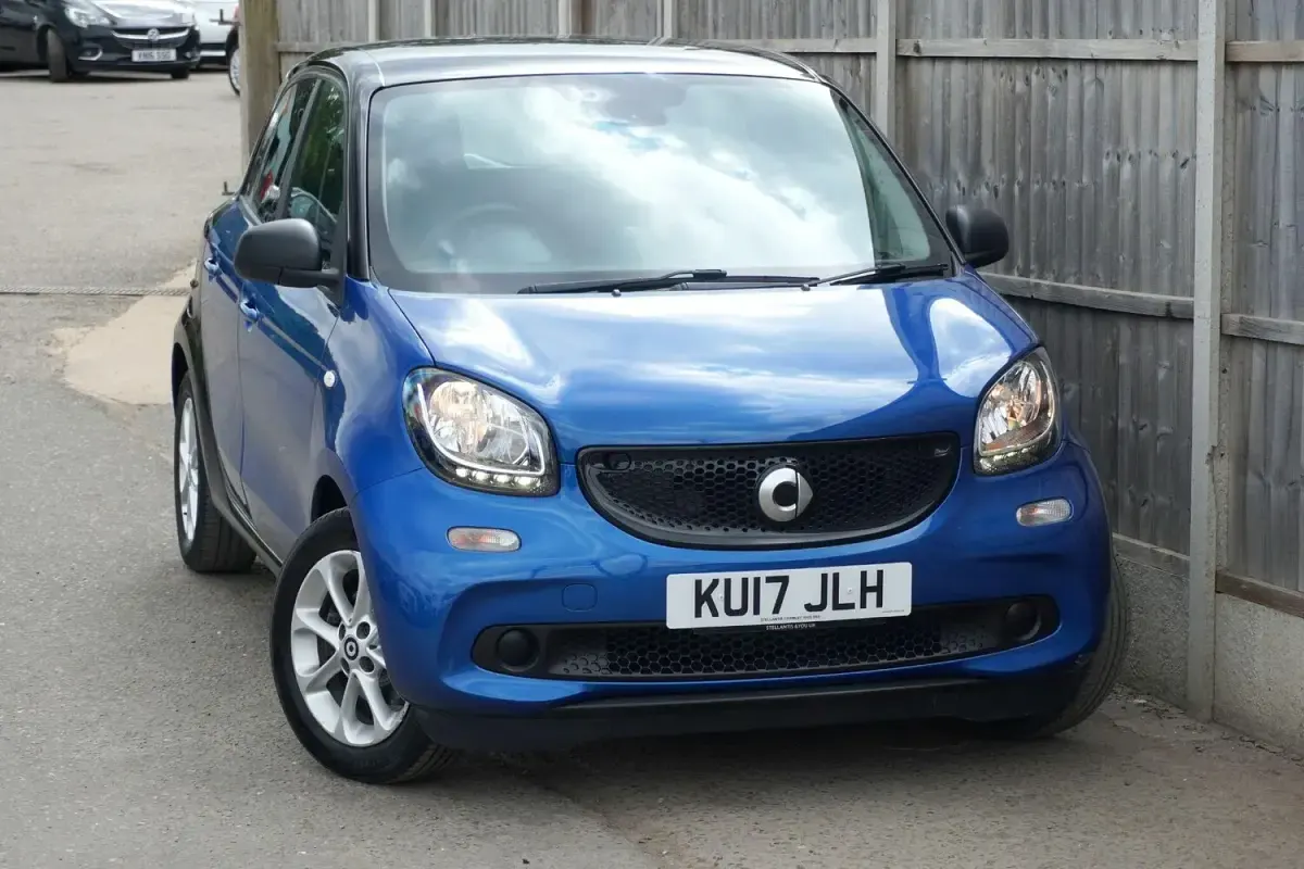Used Smart ForFour Passion 71 HP (52 kW) 2017 Black Hatchback