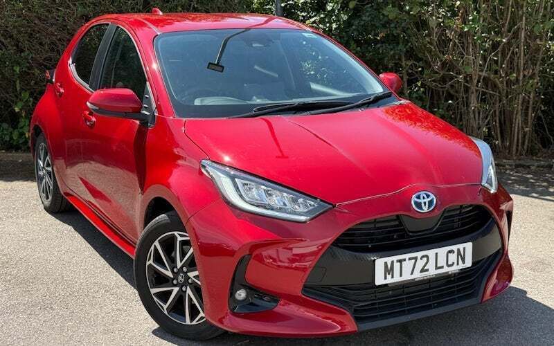 Used 2025 Toyota Yaris Hybrid Design Hatchback | £18,499 (Good price) - Image 1/4