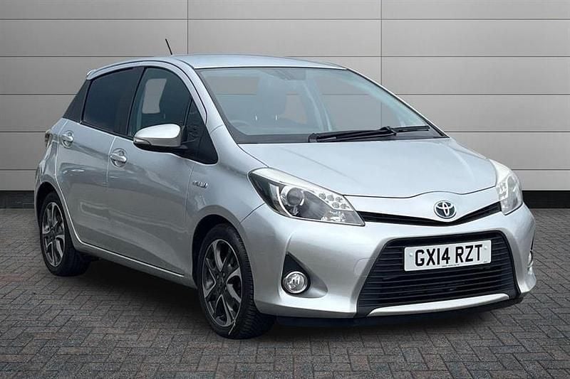 Tyrol silver Used 2014 Toyota Yaris Hybrid Trend Hatchback | £8,999 - Image 1/3