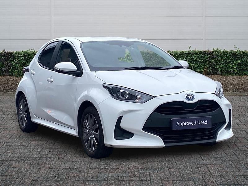 Used Toyota Yaris Hybrid 2023 White Hatchback
