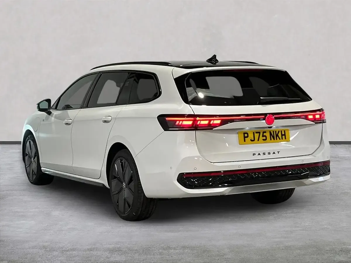 Used VW Passat R-line 204 HP (150 kW) 2026 White Estate