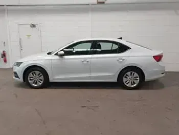 Used Skoda Octavia SE Technology 110 HP (80 kW) 2021 White Hatchback