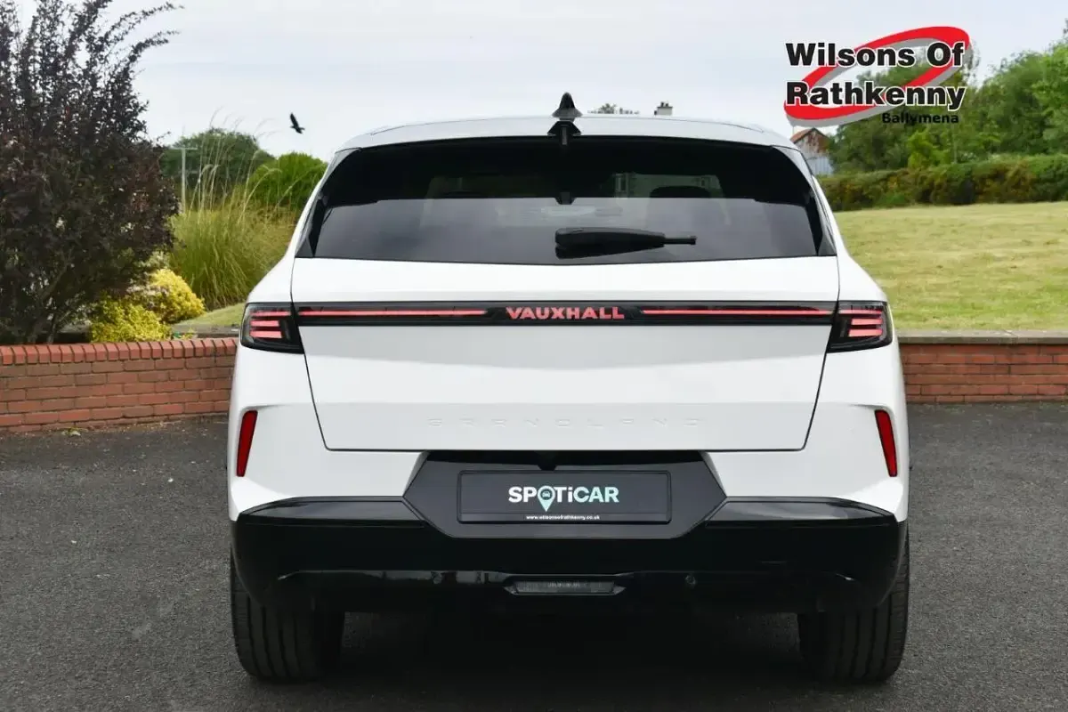 Used Vauxhall Grandland Ultimate 154 kW (210 HP) 2025 White SUV