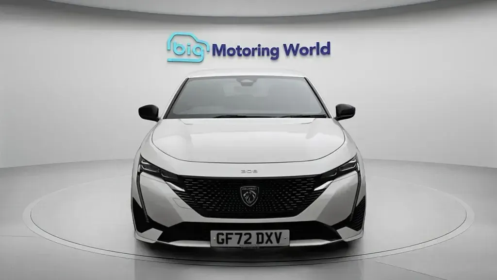 Used Peugeot 308 GT 130 HP (95 kW) 2022 White Hatchback