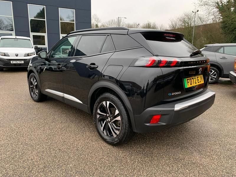 Second-hand Peugeot e-2008 Allure+ 98 kW (134 CP) 2022 Negru SUV