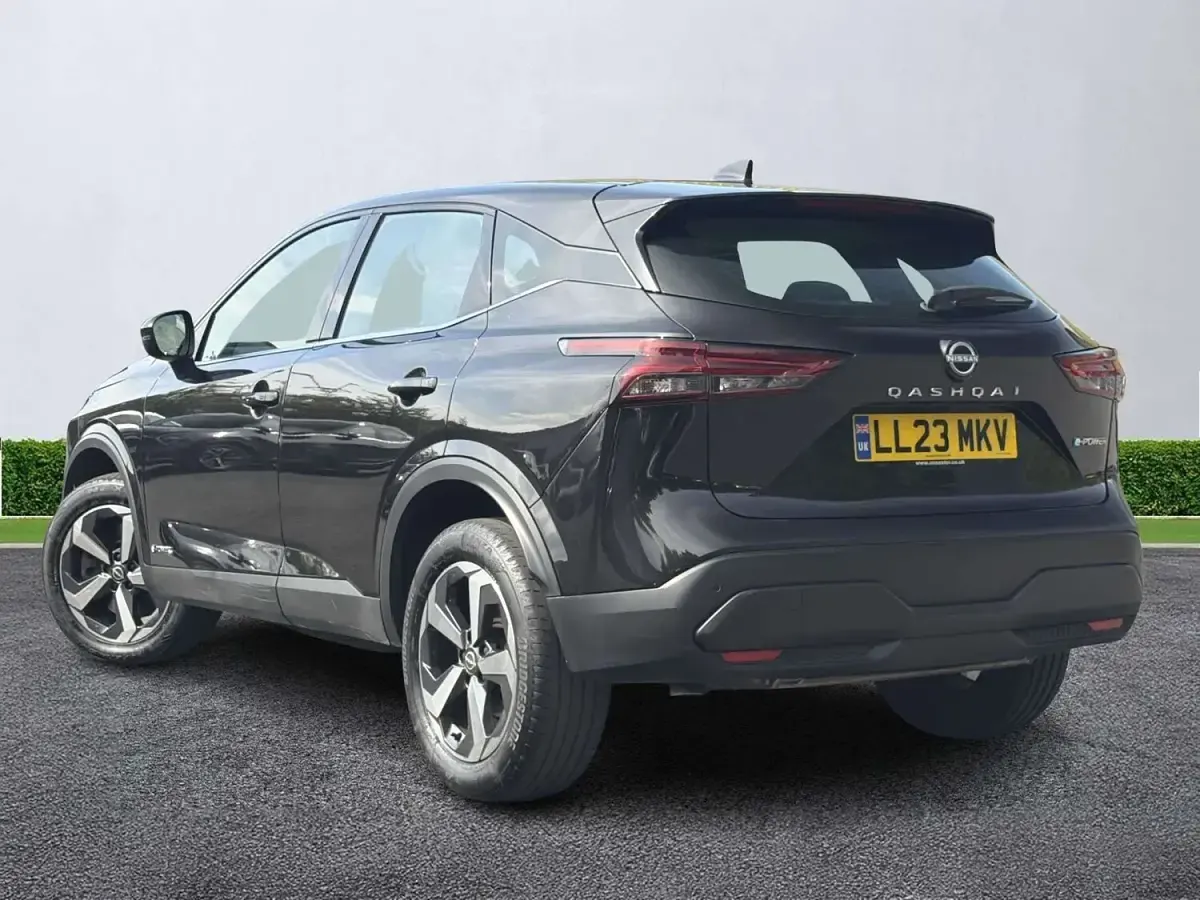 Used Nissan Qashqai Acenta Premium 190 HP (139 kW) 2023 Black SUV
