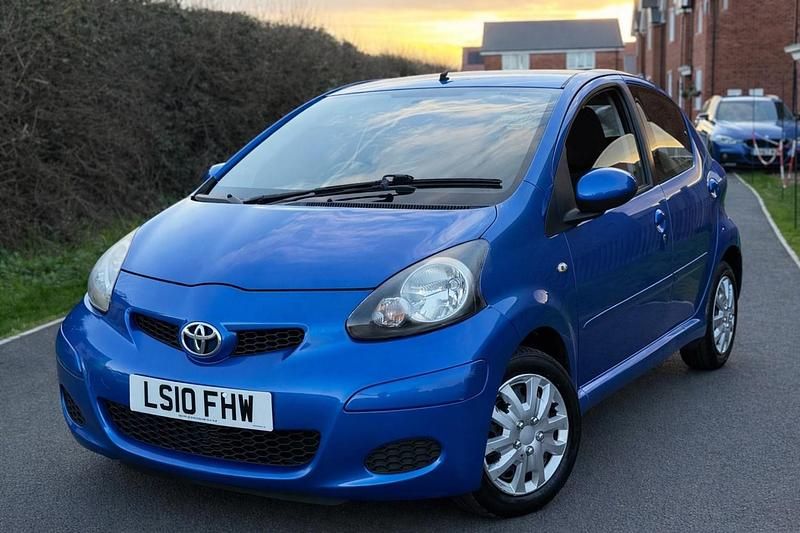 Used Toyota Aygo 67 HP (49 kW) 2010 Blue Hatchback