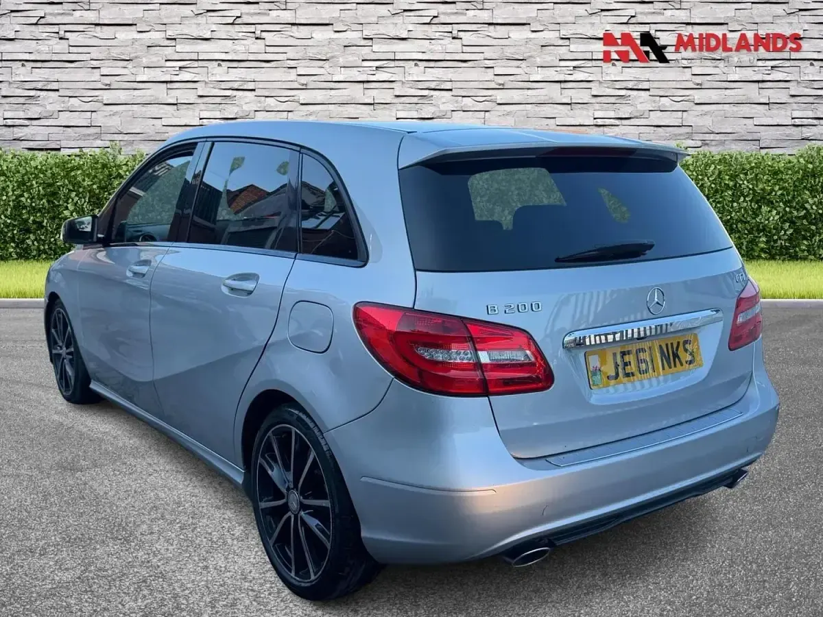Used Mercedes B200 134 HP (98 kW) 2013 Silver Hatchback