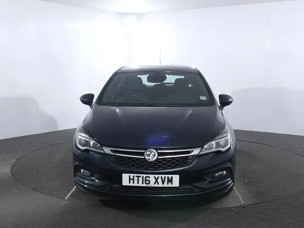 Used Vauxhall Astra SRi 150 HP (110 kW) 2016 Green Estate
