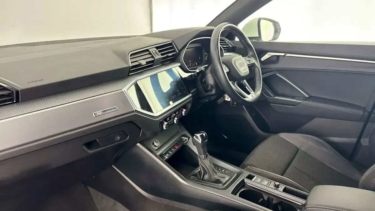 Used Audi Q3 S-Line 150 HP (110 kW) 2022 White SUV