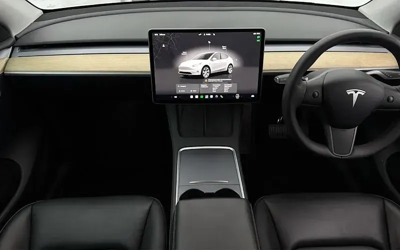 Used Tesla Model Y Standard Range 219 kW (299 HP) 2023 White SUV