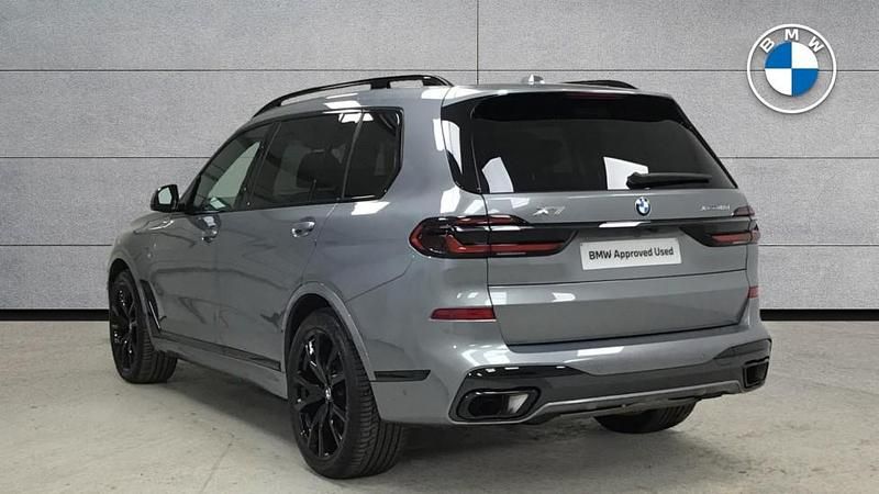 Używany BMW X7 M Sport 347 KM (255 kW) 2025 Szary SUV