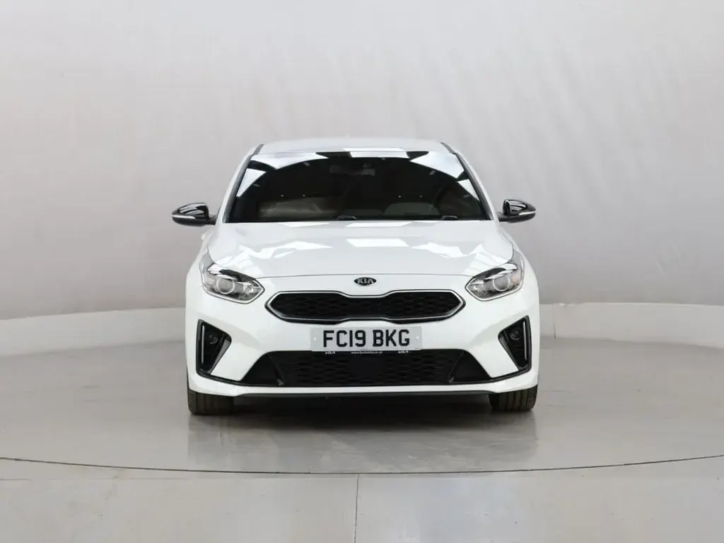 Used Kia Ceed GT-Line 118 HP (86 kW) 2019 White Hatchback