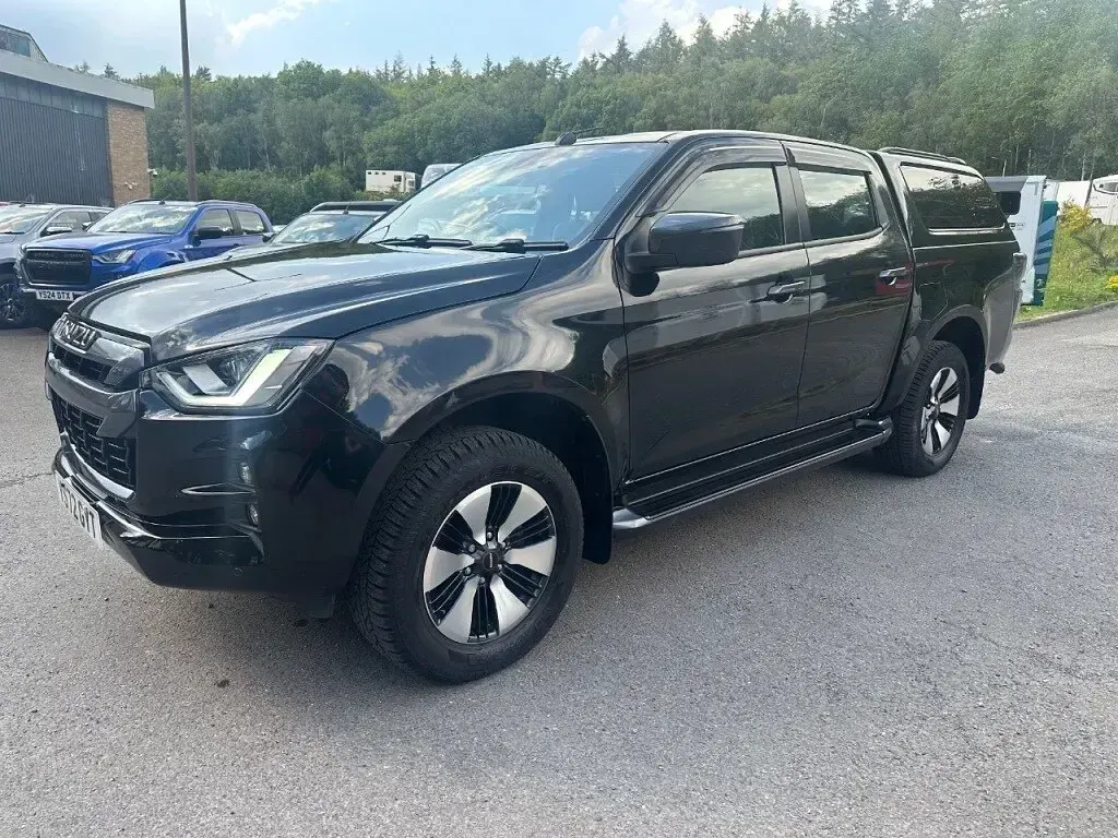 Used Isuzu D-Max 163 HP (119 kW) 2022 Black Pickup