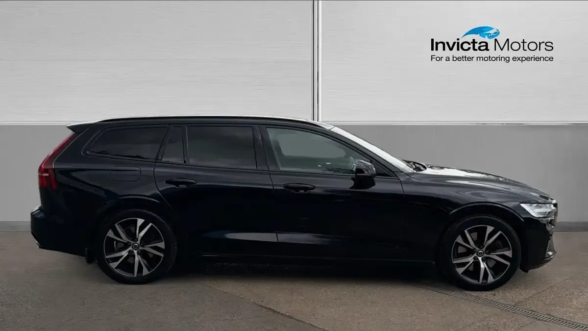 Used Volvo V60 R-Design 340 HP (250 kW) 2021 Black sapphire metallic Estate