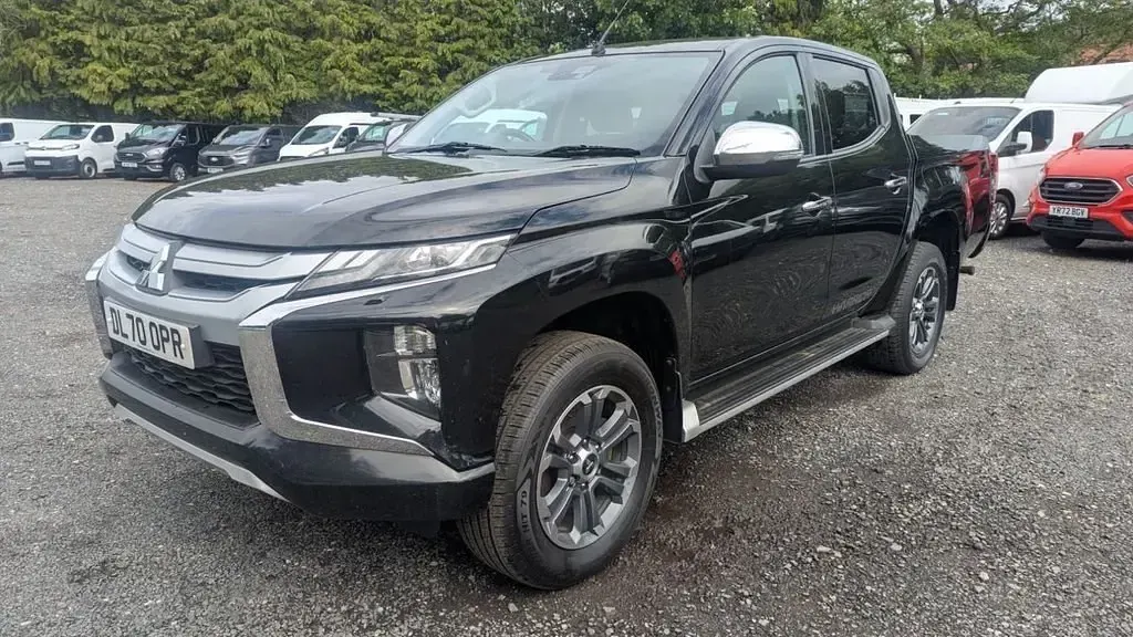 Begagnad Mitsubishi L200 Warrior 150 HK (110 kW) 2020 Svart Pickup
