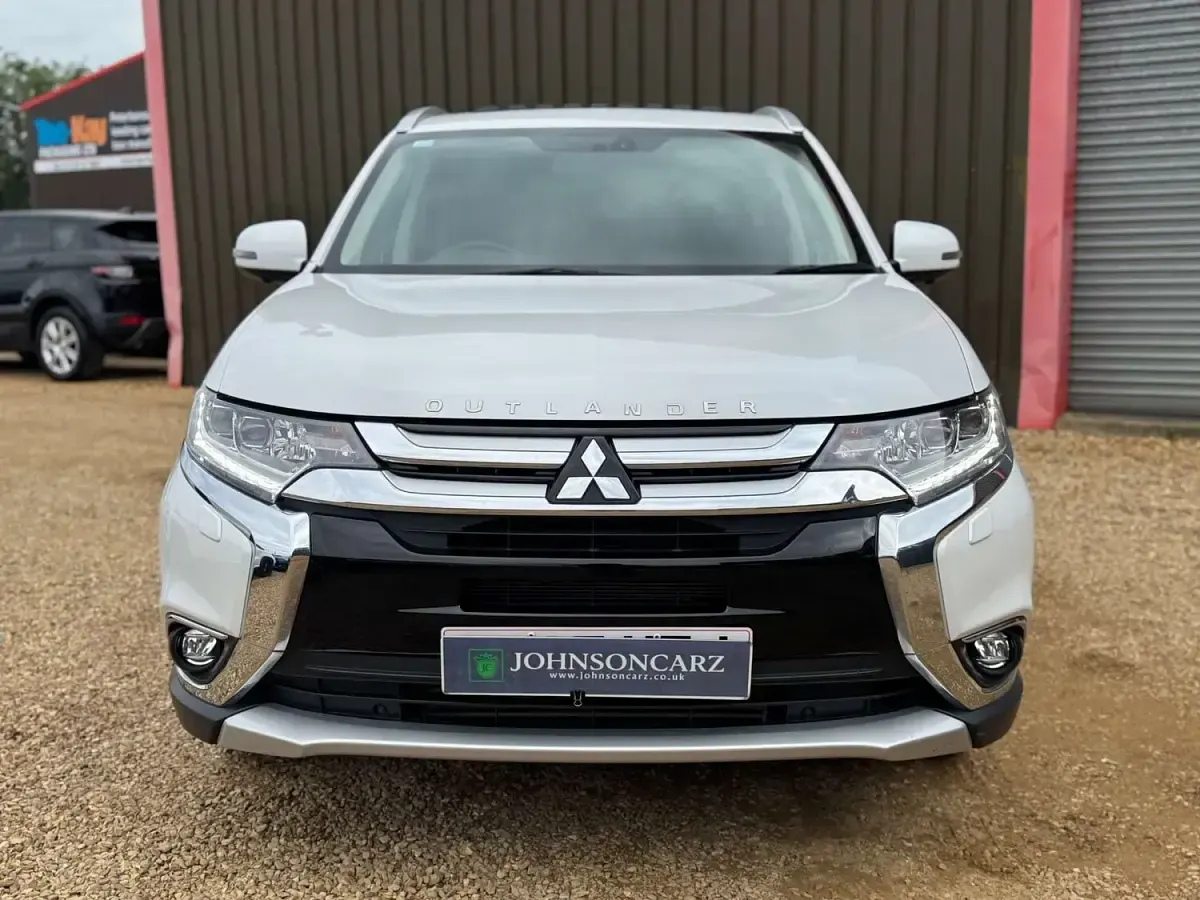 Used Mitsubishi Outlander 147 HP (108 kW) 2017 White SUV