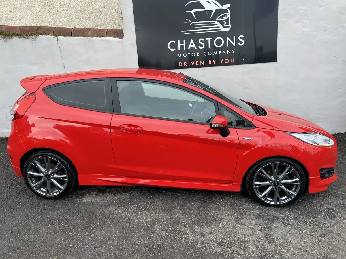 Used Ford Fiesta ST-Line 125 HP (91 kW) 2017 Red Hatchback