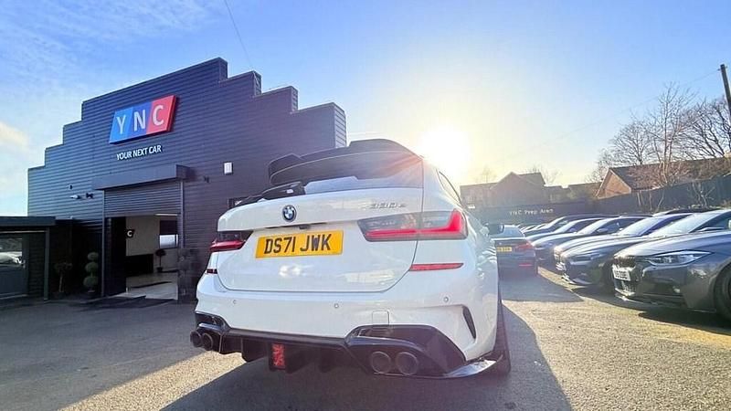 Used BMW 330e M Sport 288 HP (211 kW) 2022 White Estate