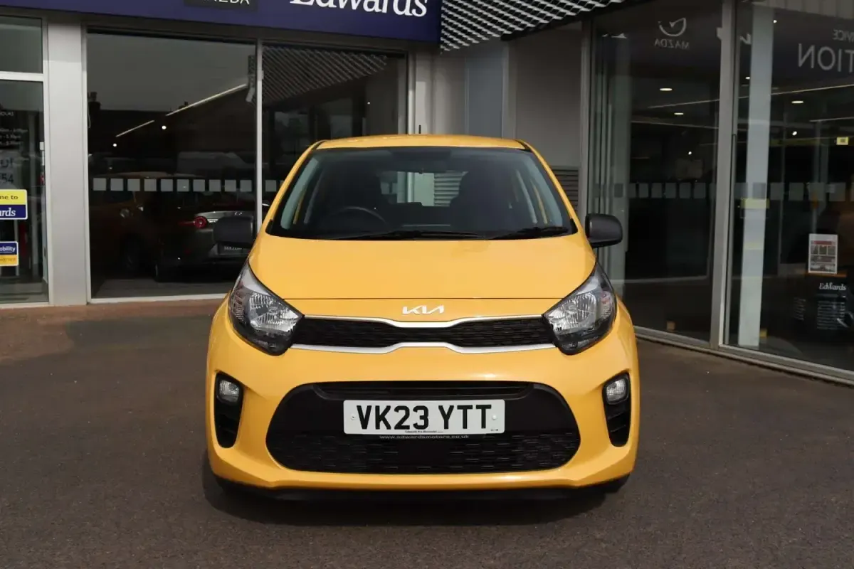 Begagnad Kia Picanto 66 HK (48 kW) 2023 Gul Halvkombi
