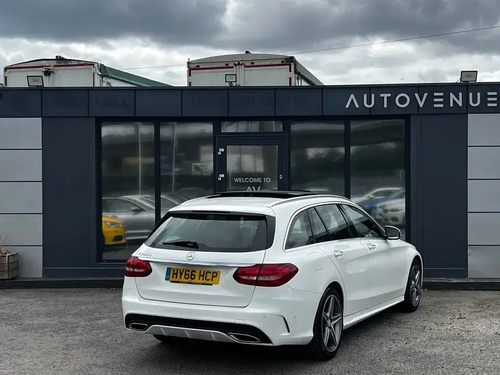 Used Mercedes C220 AMG Line Premium Plus 170 HP (125 kW) 2016 White Estate