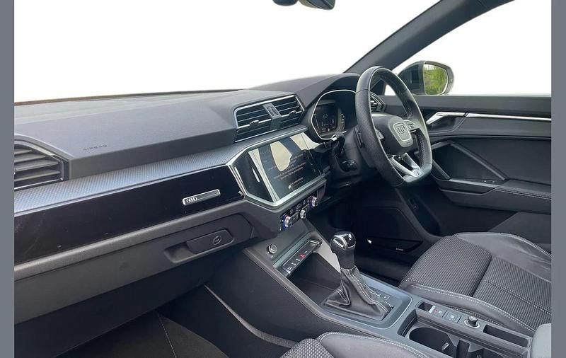 Used Audi Q3 Black Edition 150 HP (110 kW) 2022 White SUV